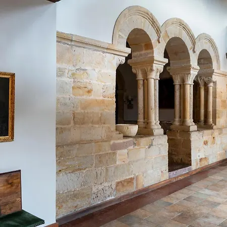 De Cangas De Onís Hotel